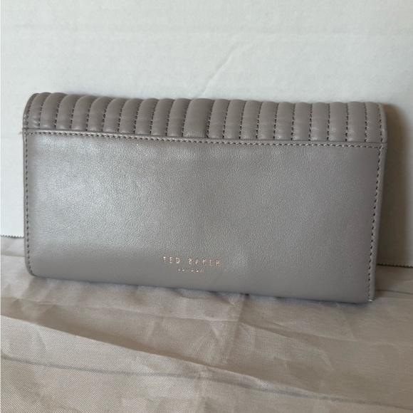 Ted Baker Matinee Quilted Leather wallet w/Rose Gold Chain Crossbody Bag - Picture 2 of 11